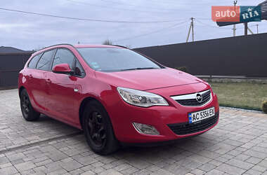 Універсал Opel Astra 2012 в Луцьку