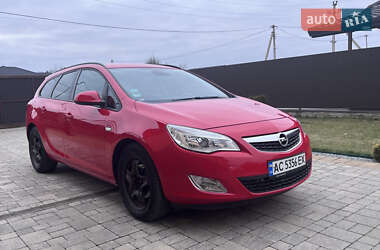 Универсал Opel Astra 2012 в 