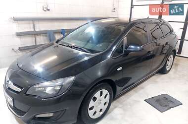 Универсал Opel Astra 2013 в Обухове