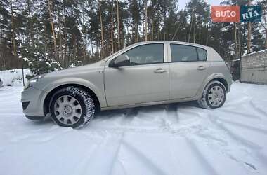 Хэтчбек Opel Astra 2011 в Гостомеле