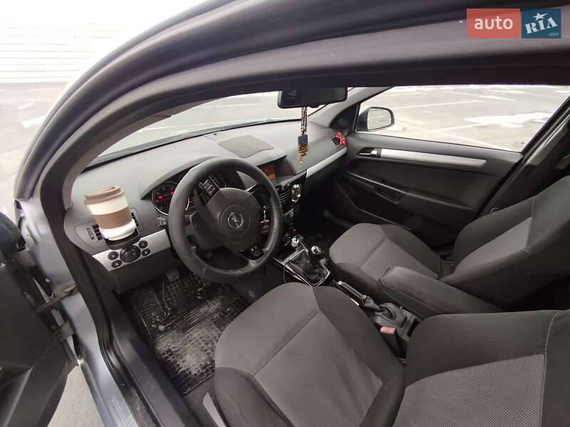 Универсал Opel Astra 2010 в Львове