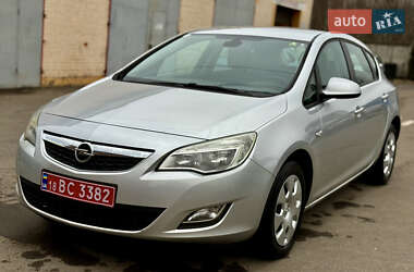 Opel Astra 2011