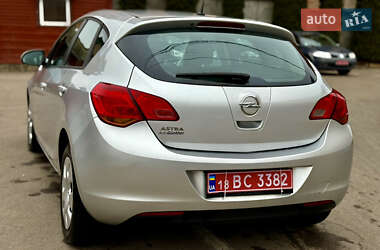 Хетчбек Opel Astra 2011 в Рівному