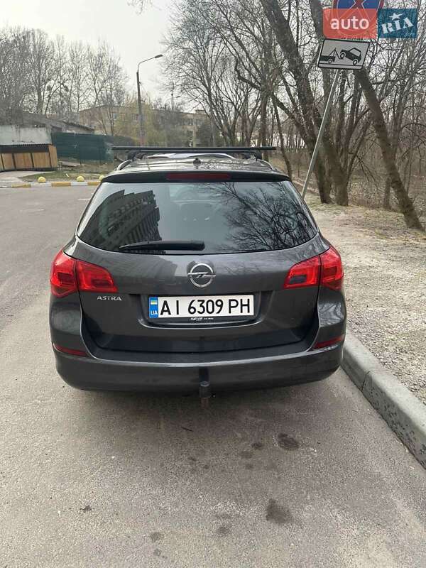 Универсал Opel Astra 2011 в Киеве