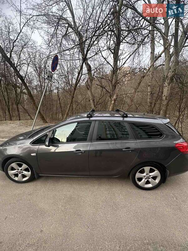 Универсал Opel Astra 2011 в Киеве