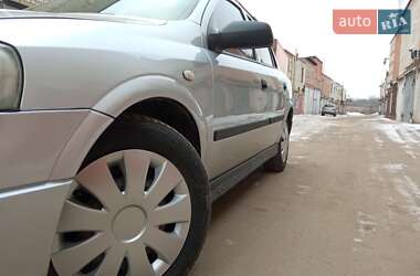 Седан Opel Astra 2004 в Сумах