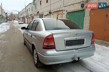 Седан Opel Astra 2004 в Сумах