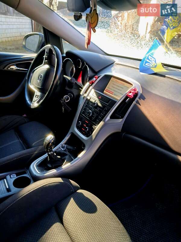 Универсал Opel Astra 2013 в Жидачове