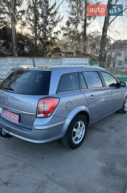 Универсал Opel Astra 2010 в Ровно