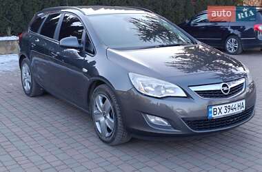 Универсал Opel Astra 2011 в 