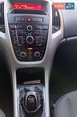 Универсал Opel Astra 2011 в 