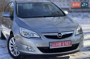 Хэтчбек Opel Astra 2012 в Новояворовске