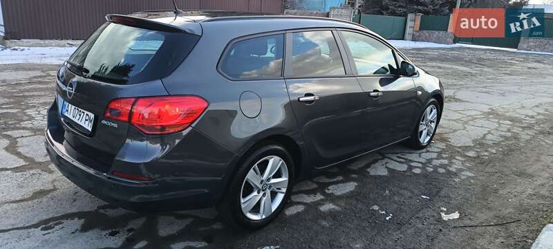 Универсал Opel Astra 2013 в Коростышеве