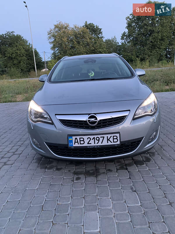 Универсал Opel Astra 2012 в Виннице