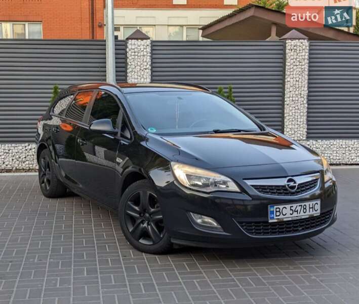 Opel Astra 2011