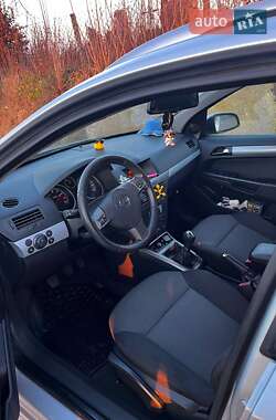 Универсал Opel Astra 2006 в 