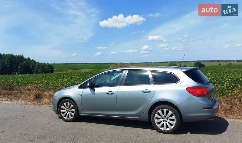 Универсал Opel Astra 2011 в Киеве