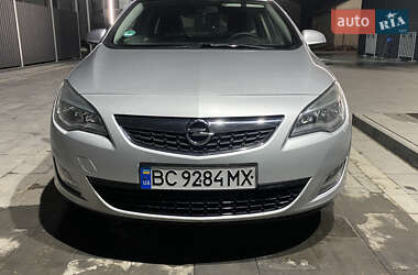 Opel Astra 2011 Opel Astra 2011