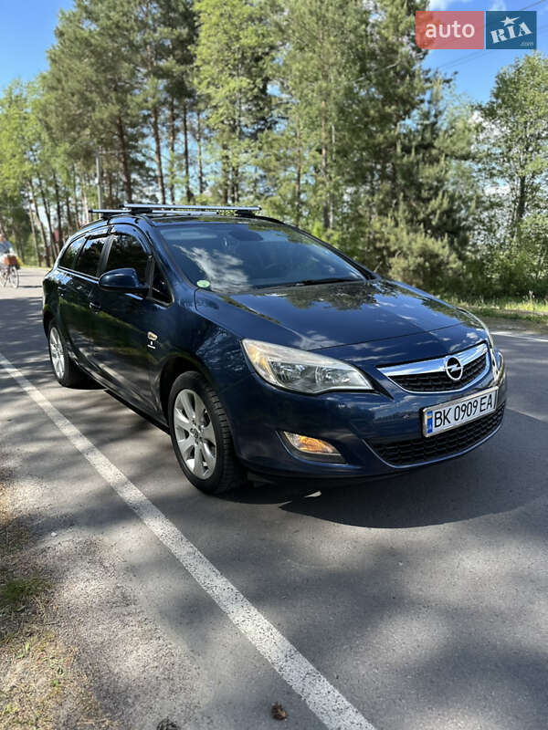 Opel Astra 2011 Opel Astra 2011