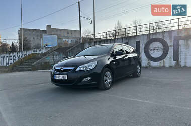 Універсал Opel Astra 2012 в Тернополі