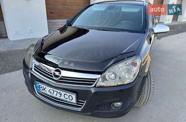 Універсал Opel Astra 2008 в Рівному