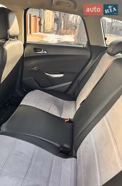Універсал Opel Astra 2011 в 