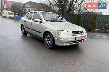 Седан Opel Astra 2008 в Староконстантинове