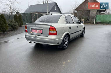 Седан Opel Astra 2008 в Староконстантинове