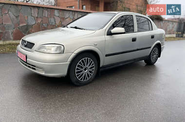 Седан Opel Astra 2008 в Староконстантинове