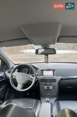 Хетчбек Opel Astra 2004 в Дніпрі