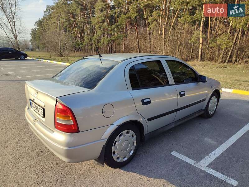 Седан Opel Astra 2007 в Киеве