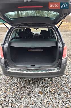 Универсал Opel Astra 2010 в 