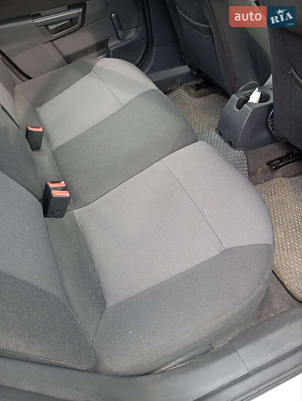 Универсал Opel Astra 2008 в Любешове