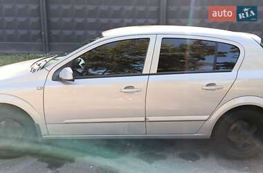 Хэтчбек Opel Astra 2006 в 