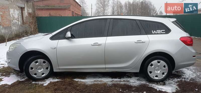 Универсал Opel Astra 2011 в Мене