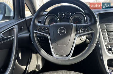 Универсал Opel Astra 2013 в 