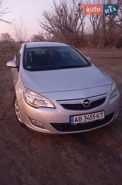 Универсал Opel Astra 2011 в Гайсине