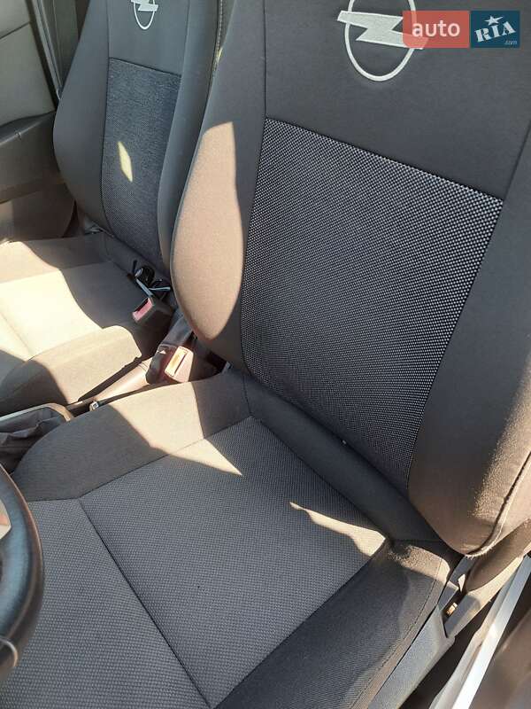 Хетчбек Opel Astra 2007 в Полтаві