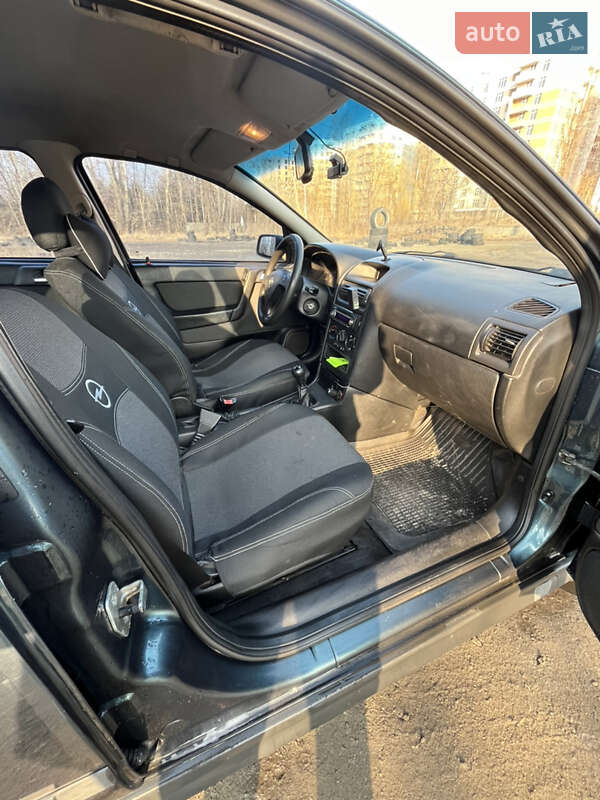 Седан Opel Astra 2004 в Вышгороде