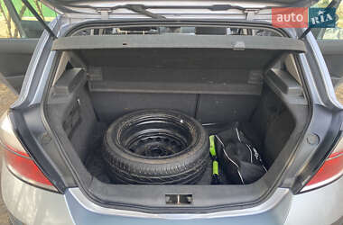 Хэтчбек Opel Astra 2006 в 