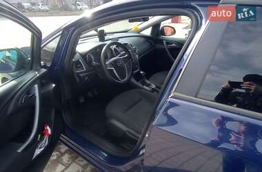 Універсал Opel Astra 2013 в Дрогобичі