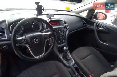 Універсал Opel Astra 2013 в Дрогобичі
