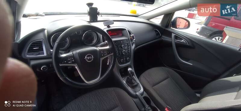 Універсал Opel Astra 2013 в Дрогобичі