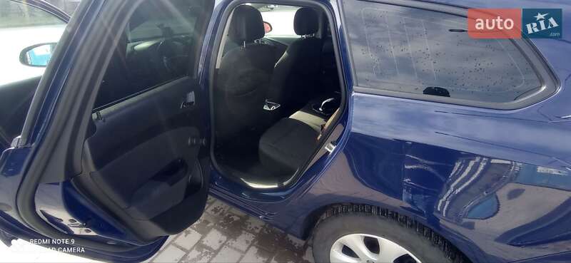 Універсал Opel Astra 2013 в Дрогобичі
