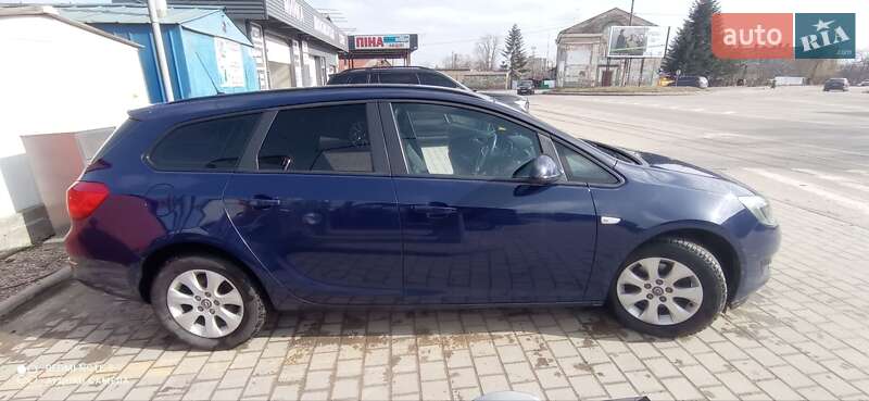 Универсал Opel Astra 2013 в Дрогобыче