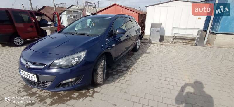 Універсал Opel Astra 2013 в Дрогобичі