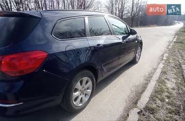 Універсал Opel Astra 2013 в Дрогобичі