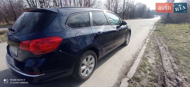 Універсал Opel Astra 2013 в Дрогобичі