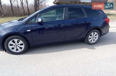 Універсал Opel Astra 2013 в Дрогобичі