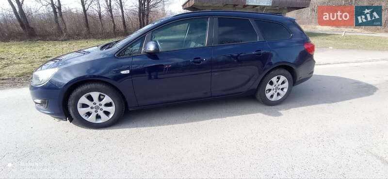 Універсал Opel Astra 2013 в Дрогобичі